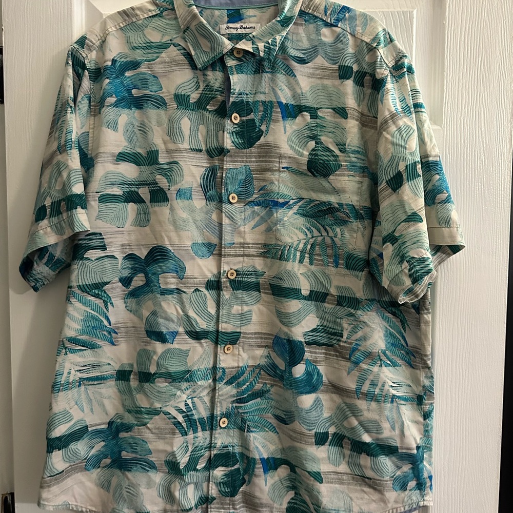 Tommy Bahama Monstera Tides Islandzone Camp Cadmium Green Button Down Silk Shirt